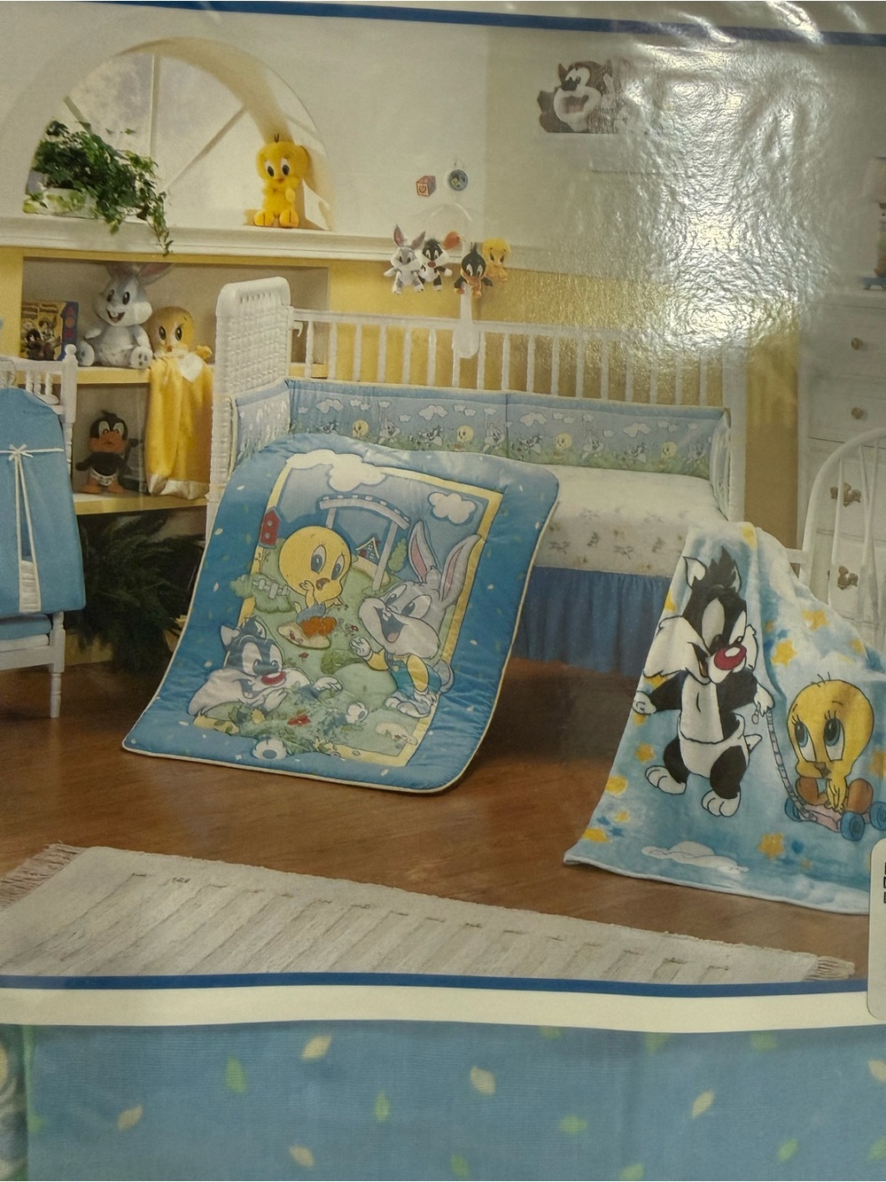 NWT Looney Tunes Nursery 3-Piece Accessory Set.